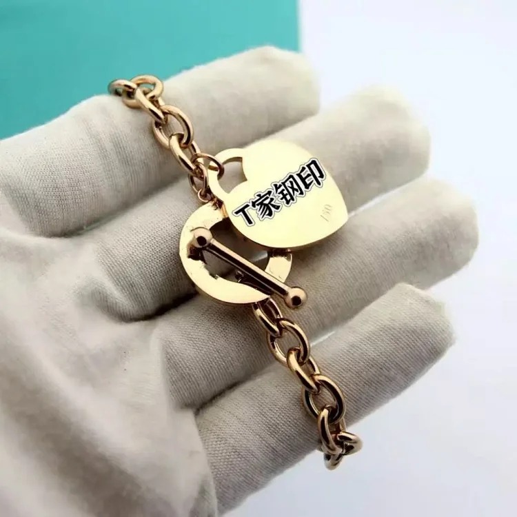 Cartier Cross-border e-commerce T home love bracelet European and American light luxury versatile couple titanium steel bracelet necklace letter pendant heart shape