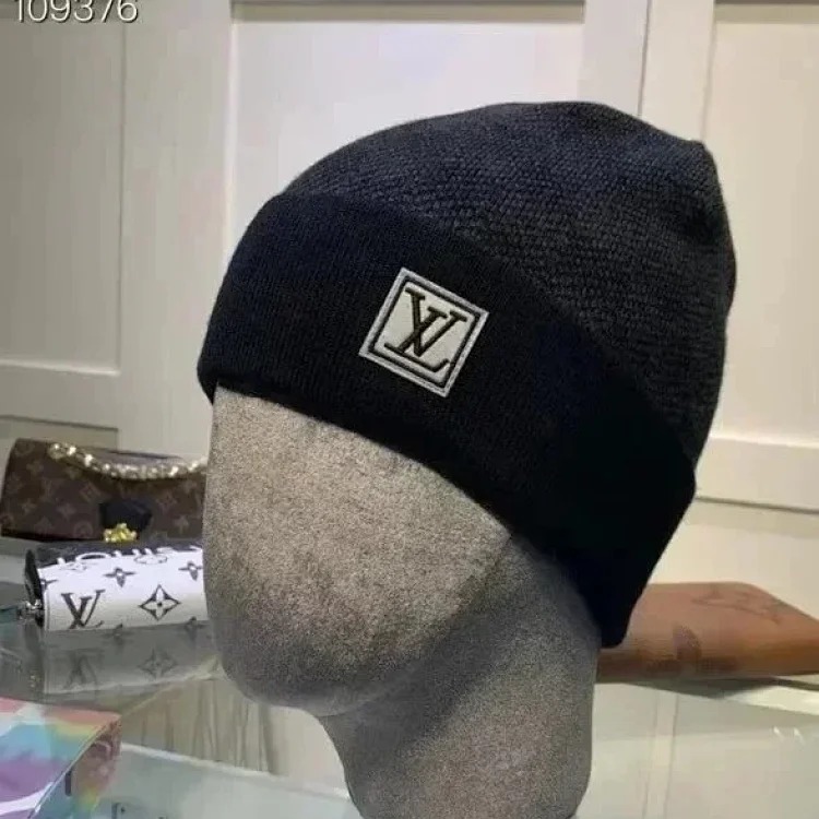 Warm fashionable knitted hat 001YHH40 image 5