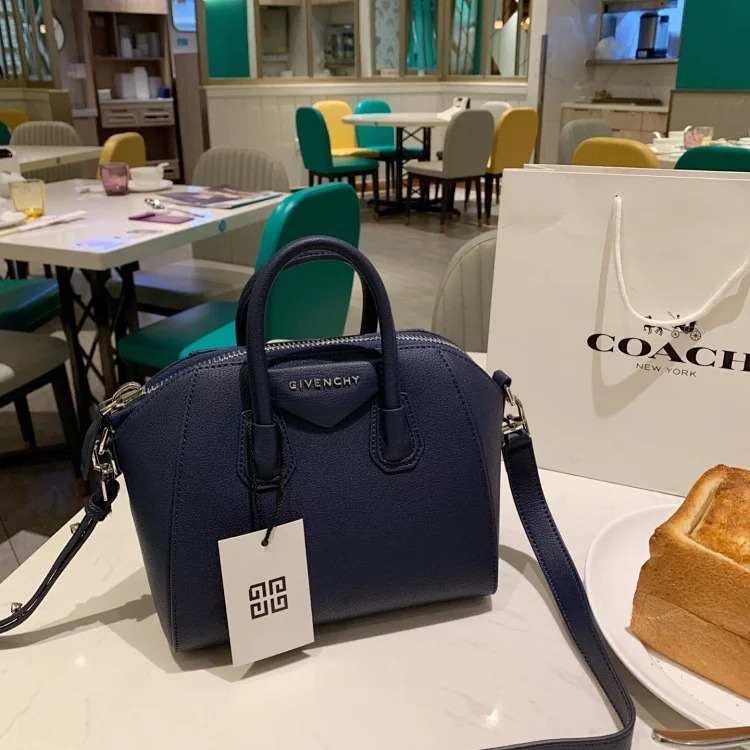 G fashion bag