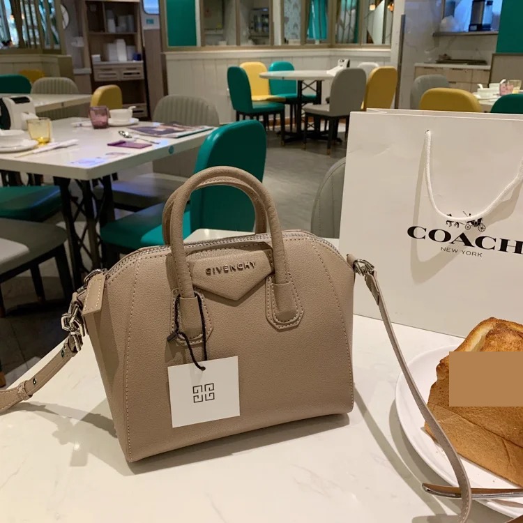 G fashion bag