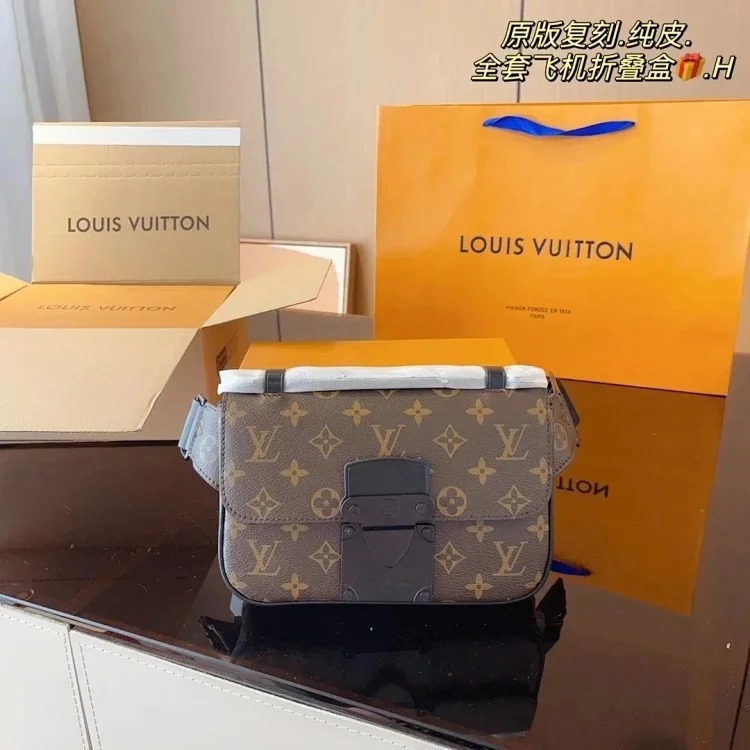 LS05-- popular crossbody bag image 2