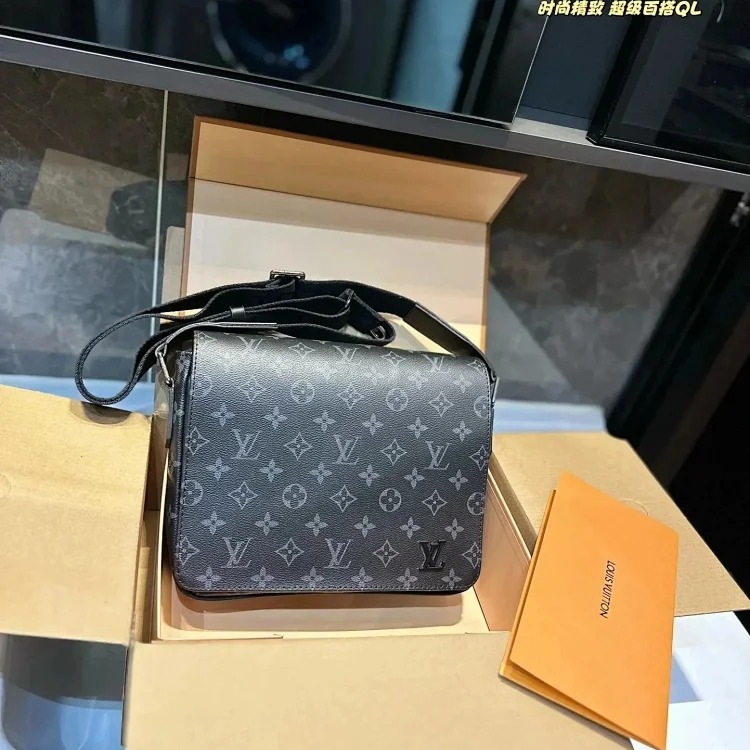 LS05-- popular crossbody bag image 5