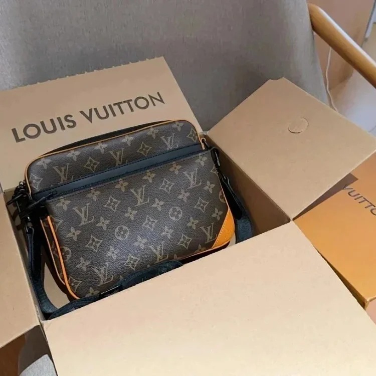 LS05-- popular crossbody bag image 6