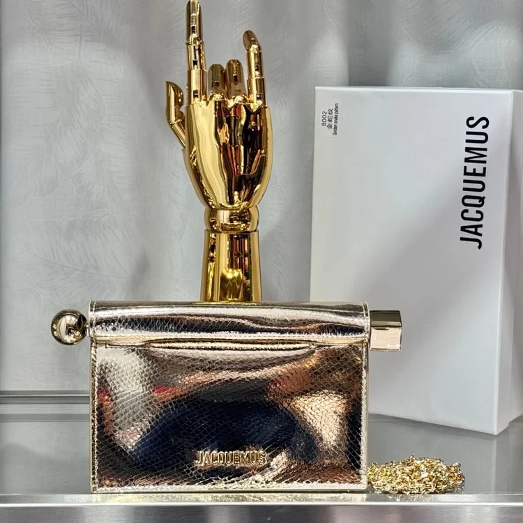 Flip envelope envelope bag 2026 new Jacquemus magnetic roll cover minimalist style bag shoulder crossbody women's bag light luxury