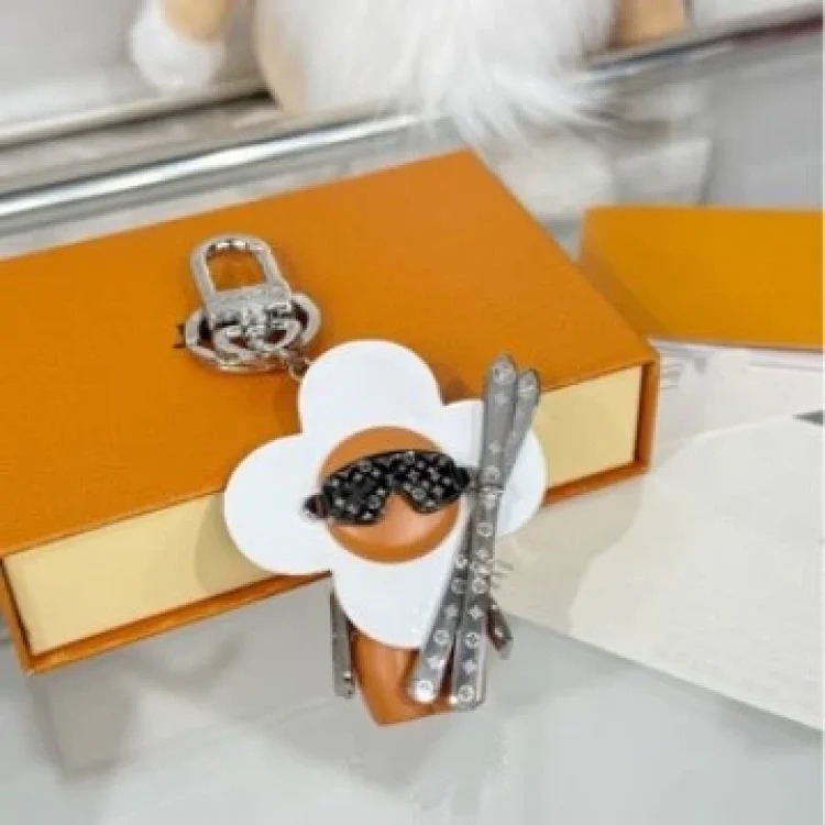 Hermes New cross-border best-selling Vivian keychain sunflower bag charm personalized leather bag chain one generation