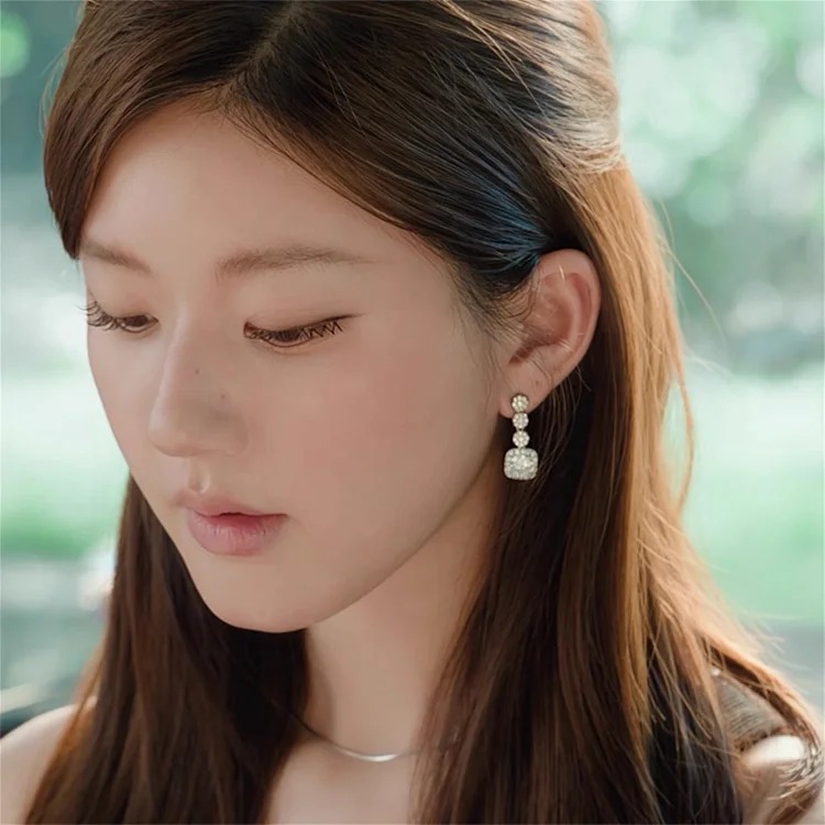 Zhao Lusi and Xu Yan's same style full-diamond earrings, light luxury, high-end and elegant, daily earrings for women, Xu me is dazzling
