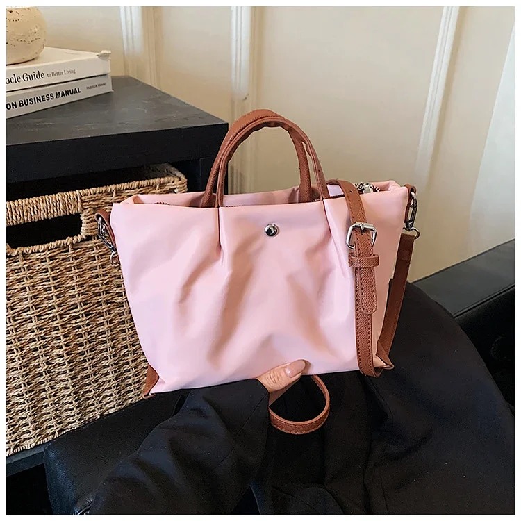 2026 New Women's Bag Large Capacity Casual Commuting Shoulder Bag Women's Lightweight Simple Portable Fashion Temperament Tote Bag