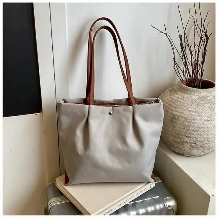 2026 New Women's Bag Large Capacity Casual Commuting Shoulder Bag Women's Lightweight Simple Portable Fashion Temperament Tote Bag