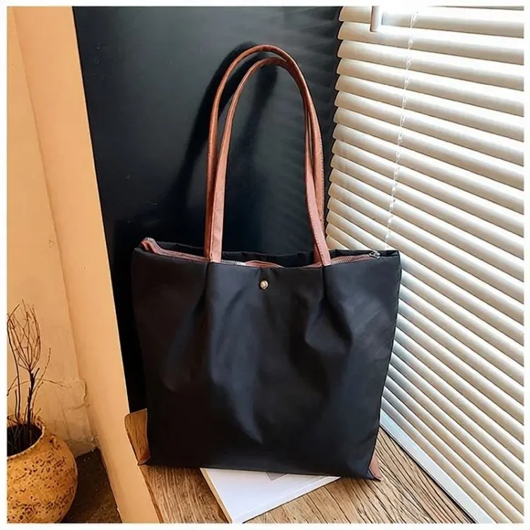 2026 New Women's Bag Large Capacity Casual Commuting Shoulder Bag Women's Lightweight Simple Portable Fashion Temperament Tote Bag