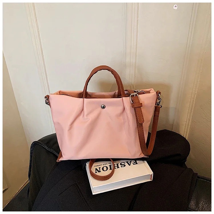 2026 New Women's Bag Large Capacity Casual Commuting Shoulder Bag Women's Lightweight Simple Portable Fashion Temperament Tote Bag