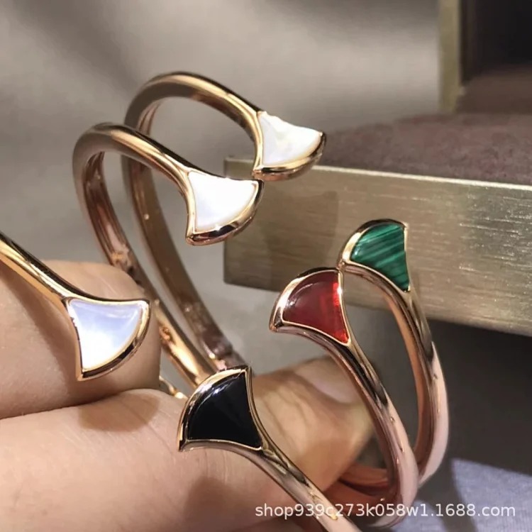 Skirt natural mother-of-pearl bracelet Chinese Valentine's Day small fan fan-shaped white green ruby inlaid diamond bracelet jewelry for women