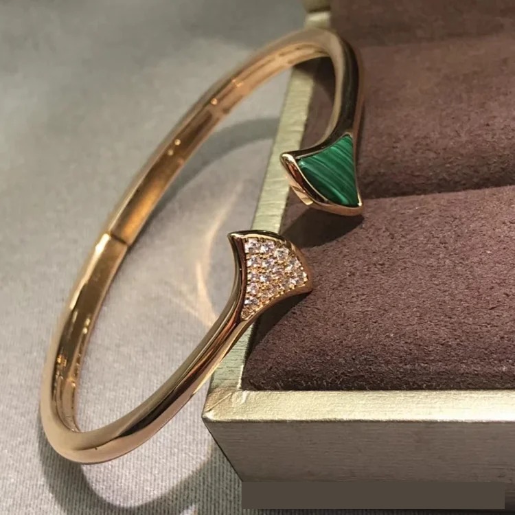 Skirt natural mother-of-pearl bracelet Chinese Valentine's Day small fan fan-shaped white green ruby inlaid diamond bracelet jewelry for women