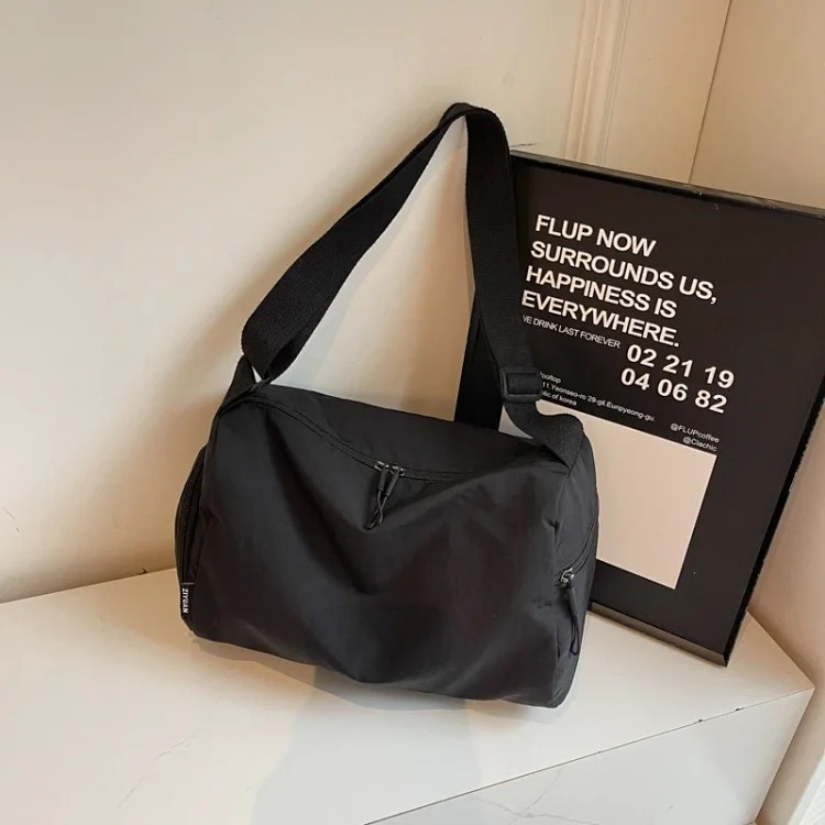 Japanese and Korean women's bags large-capacity crossbody bag women's high-end sports short-distance travel casual nylon shoulder bag