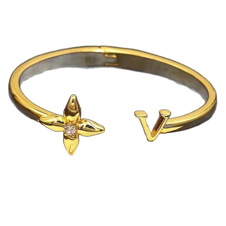 Cross-border popular Asian gold V letter four-leaf pollen diamond open bracelet Women's versatile flower single diamond bracelet