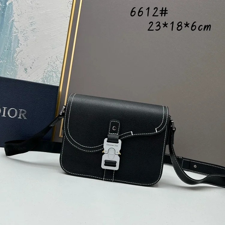 Dior Saddle bag messenger bag series collection. Grained cow leather