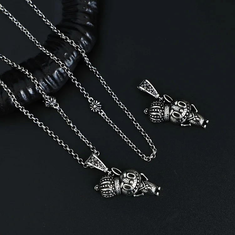 2026 New Retro Crown Lab Cloth Necklace Trendy Versatile Fashion Unisex Cool Necklace Sweater Chain Niche