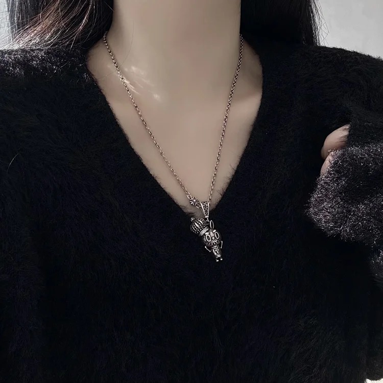 2026 New Retro Crown Lab Cloth Necklace Trendy Versatile Fashion Unisex Cool Necklace Sweater Chain Niche