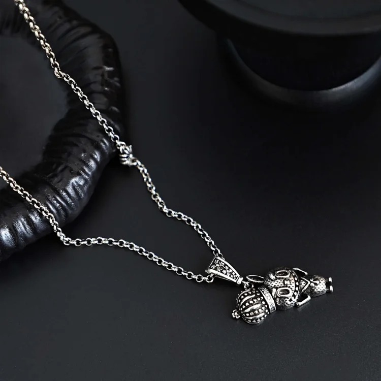 2026 New Retro Crown Lab Cloth Necklace Trendy Versatile Fashion Unisex Cool Necklace Sweater Chain Niche