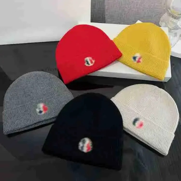 Hua'er and the young Dilireba have the same woolen hat and knitted hat, fashionable and cute, warm in autumn and winter, 2024 new style