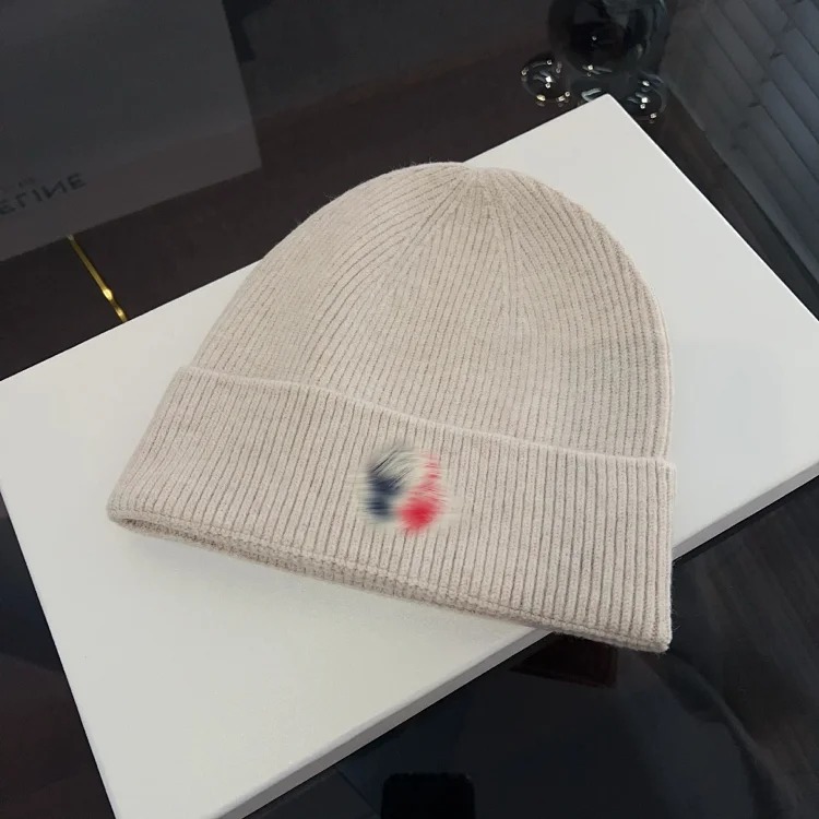 Hua'er and the young Dilireba have the same woolen hat and knitted hat, fashionable and cute, warm in autumn and winter, 2024 new style