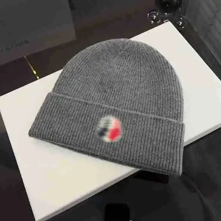 Hua'er and the young Dilireba have the same woolen hat and knitted hat, fashionable and cute, warm in autumn and winter, 2024 new style