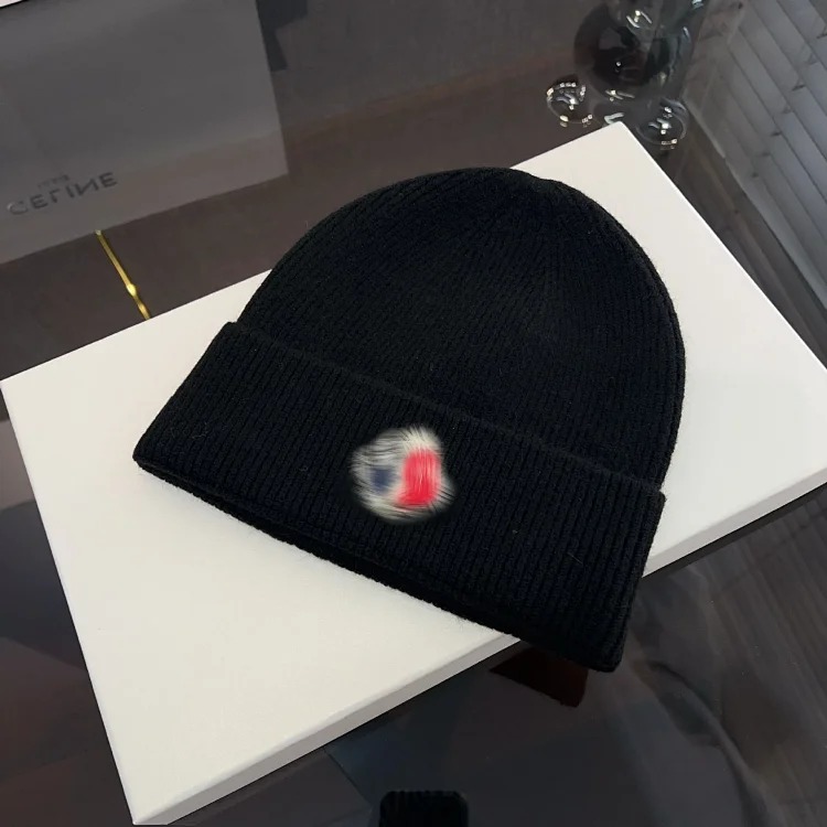 Hua'er and the young Dilireba have the same woolen hat and knitted hat, fashionable and cute, warm in autumn and winter, 2024 new style
