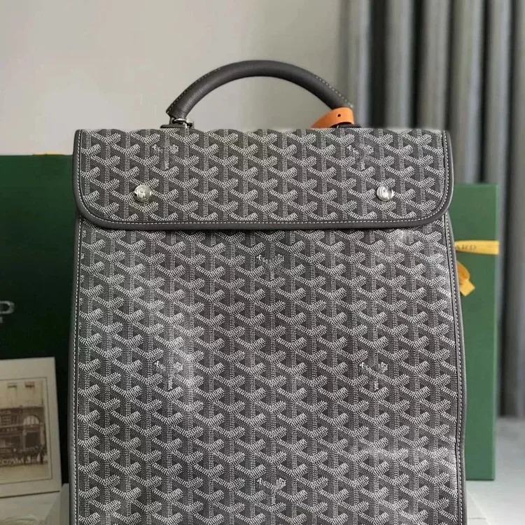 Fashionable and versatile travel bag image 5