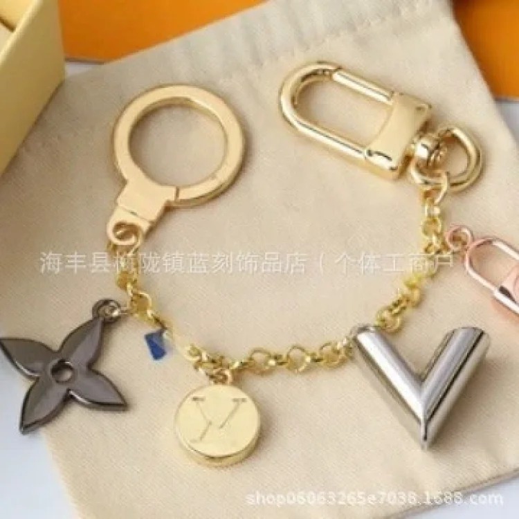 Colorful letter keychain sunflower alloy pendant European and American fashion trend pendant bag chain home