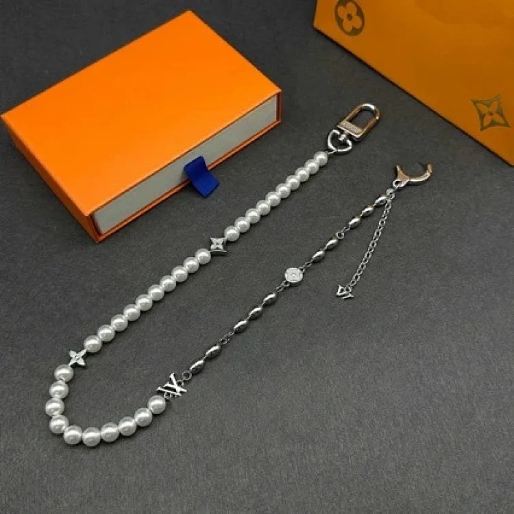 Colorful letter keychain sunflower alloy pendant European and American fashion trend pendant bag chain home
