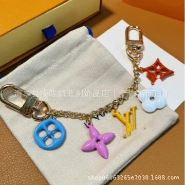 Colorful letter keychain sunflower alloy pendant European and American fashion trend pendant bag chain home