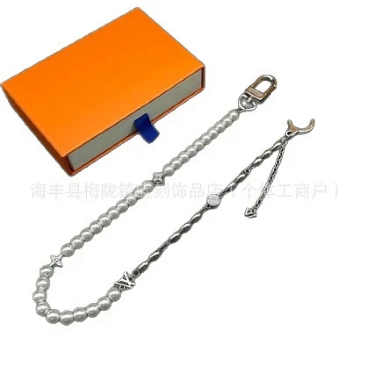 Colorful letter keychain sunflower alloy pendant European and American fashion trend pendant bag chain home