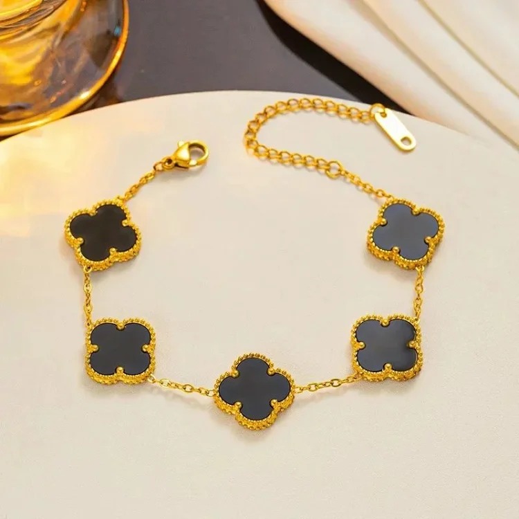 Four-leafcloverpendant bracelet necklace earrings collection