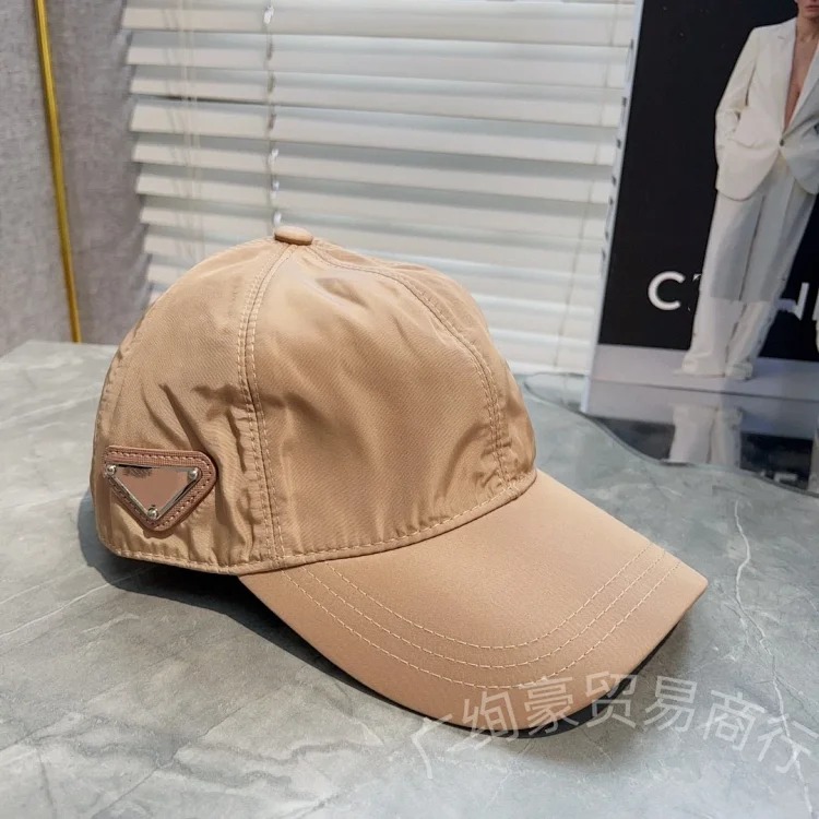 P's new nylon fabric inverted triangle side mark baseball cap is of good quality and can be worn by men and women in all seasons. The correct version