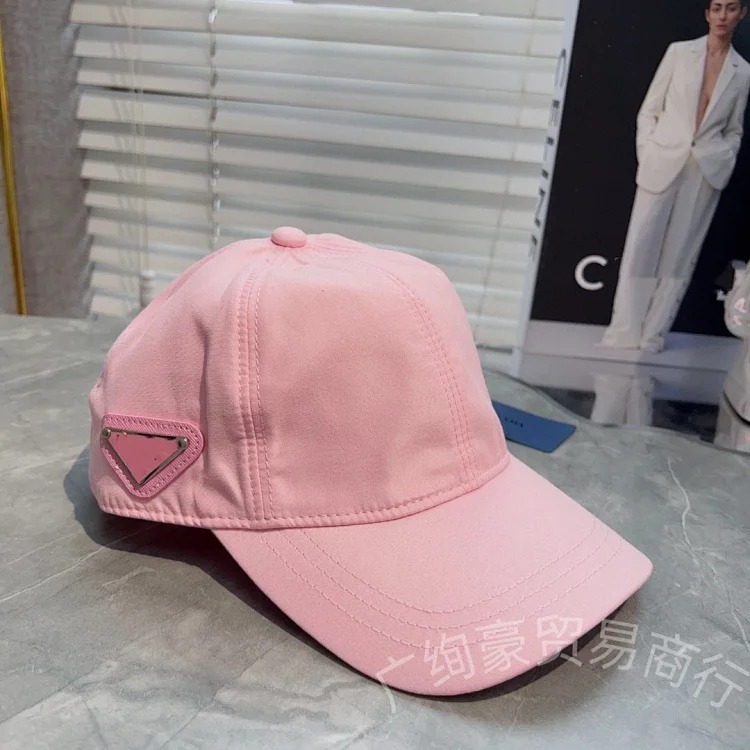 P's new nylon fabric inverted triangle side mark baseball cap is of good quality and can be worn by men and women in all seasons. The correct version