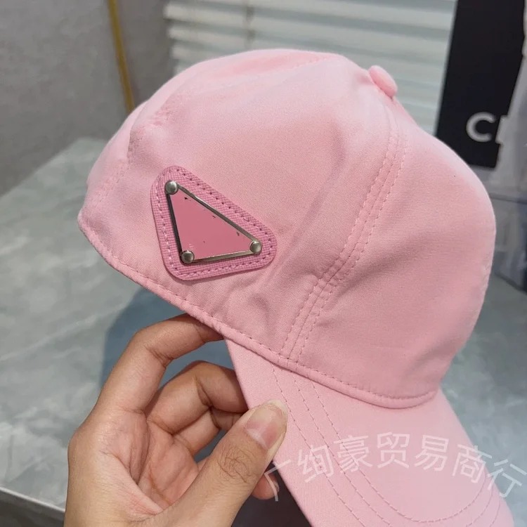 P's new nylon fabric inverted triangle side mark baseball cap is of good quality and can be worn by men and women in all seasons. The correct version