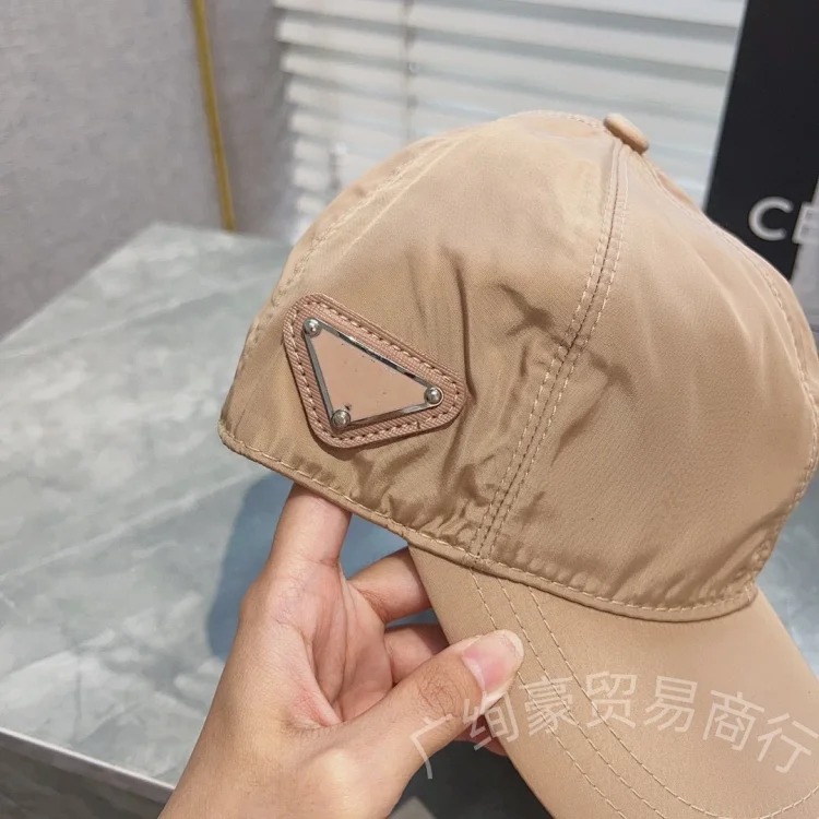 P's new nylon fabric inverted triangle side mark baseball cap is of good quality and can be worn by men and women in all seasons. The correct version