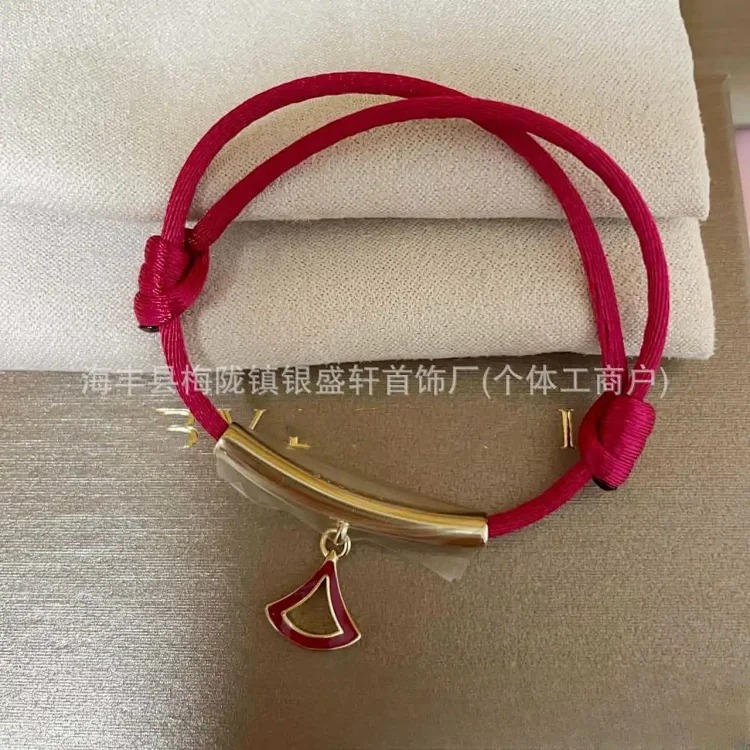 V gold high Baojia fan-shaped skirt Year of the Snake red rope freely adjustable bracelet manufacturer wholesale red bean red bean bracelet