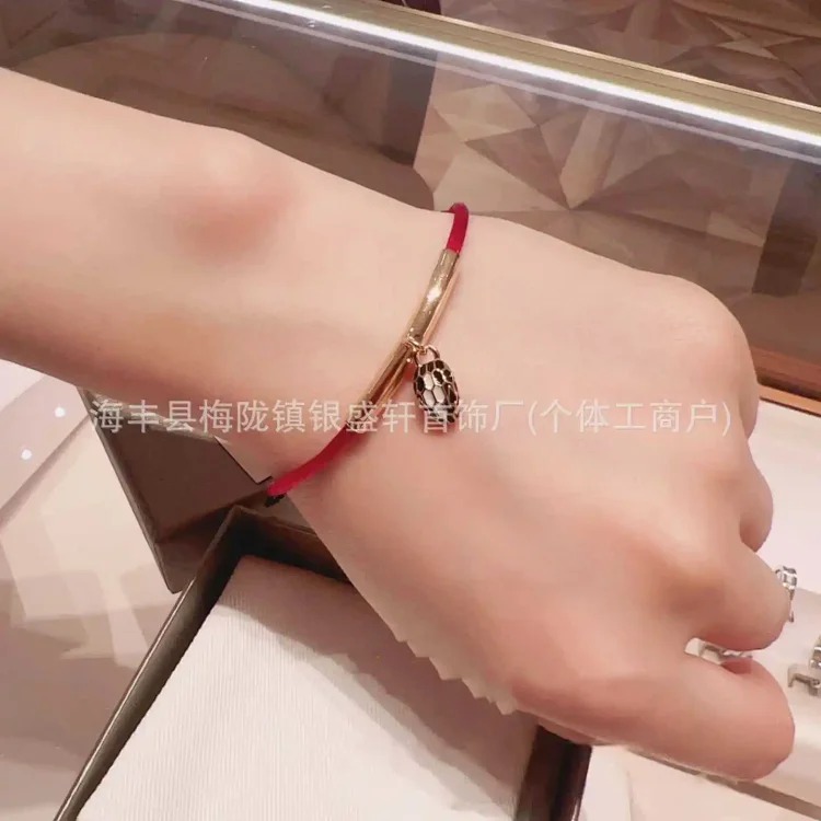 V gold high Baojia fan-shaped skirt Year of the Snake red rope freely adjustable bracelet manufacturer wholesale red bean red bean bracelet