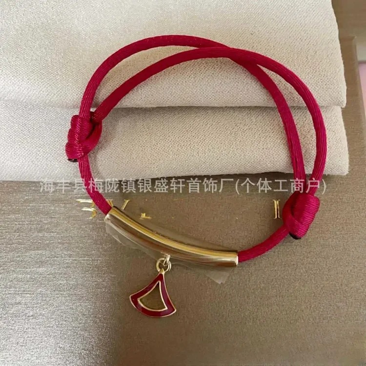 V gold high Baojia fan-shaped skirt Year of the Snake red rope freely adjustable bracelet manufacturer wholesale red bean red bean bracelet