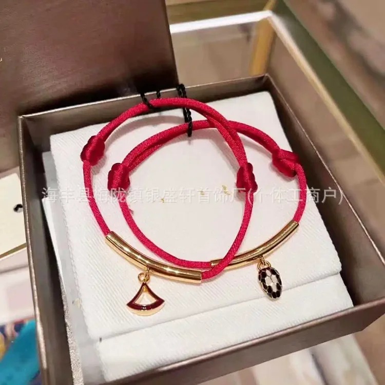 V gold high Baojia fan-shaped skirt Year of the Snake red rope freely adjustable bracelet manufacturer wholesale red bean red bean bracelet