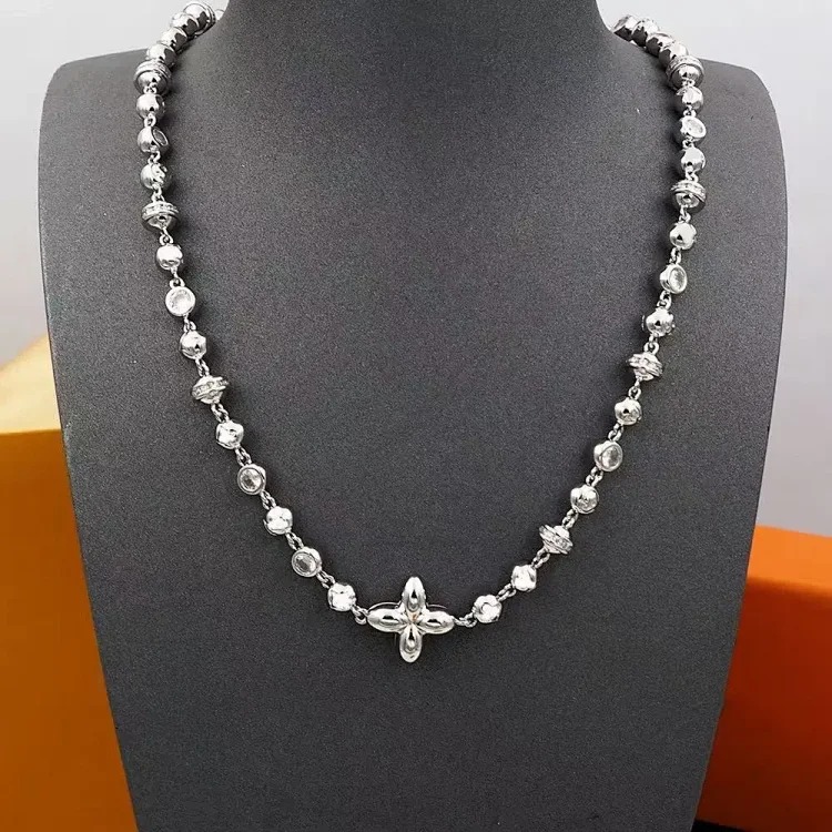 Cross-border popular four-leaf clover with diamond beads European and American punk Xiha versatile men and women clavicle necklace bracelet