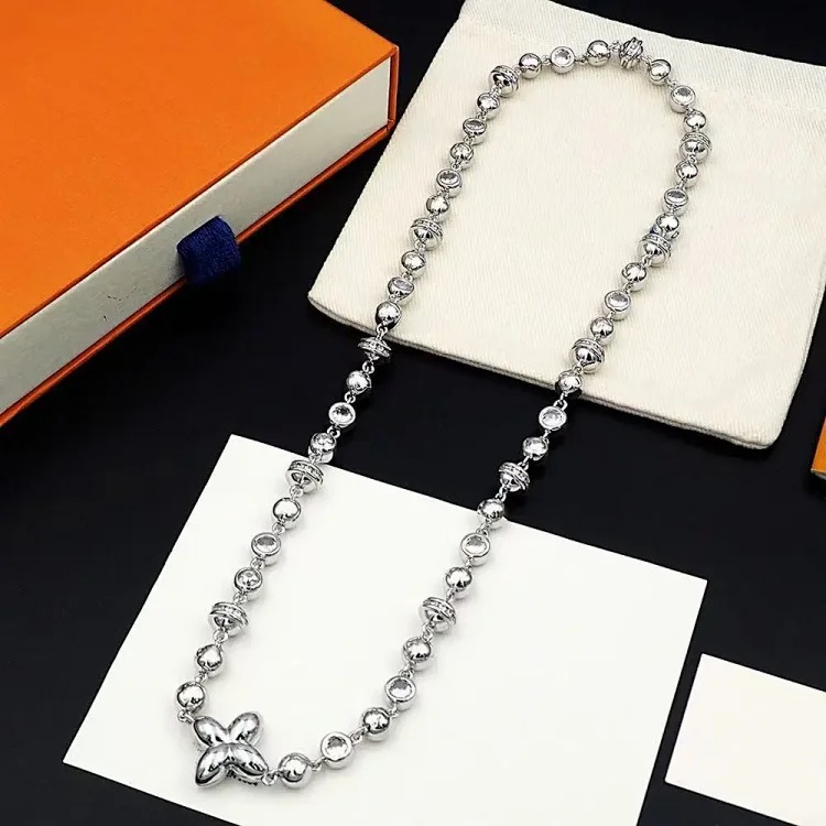 Cross-border popular four-leaf clover with diamond beads European and American punk Xiha versatile men and women clavicle necklace bracelet