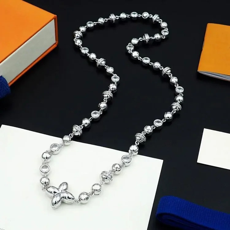 Cross-border popular four-leaf clover with diamond beads European and American punk Xiha versatile men and women clavicle necklace bracelet