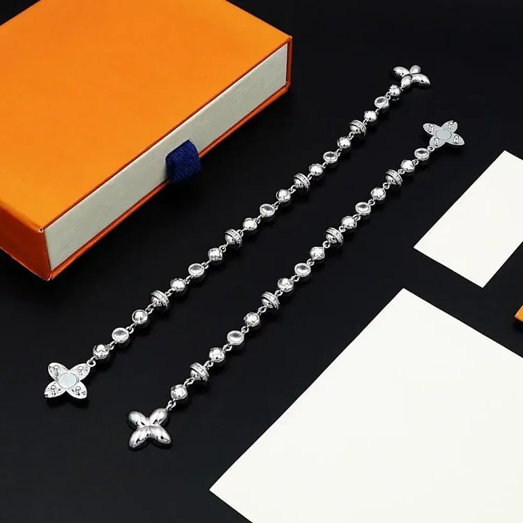 Cross-border popular four-leaf clover with diamond beads European and American punk Xiha versatile men and women clavicle necklace bracelet
