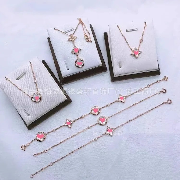 Diamond-shaped pointed flower round cake bracelet necklace for women high V gold double flower versatile mother-of-pearl pendant factory direct sale