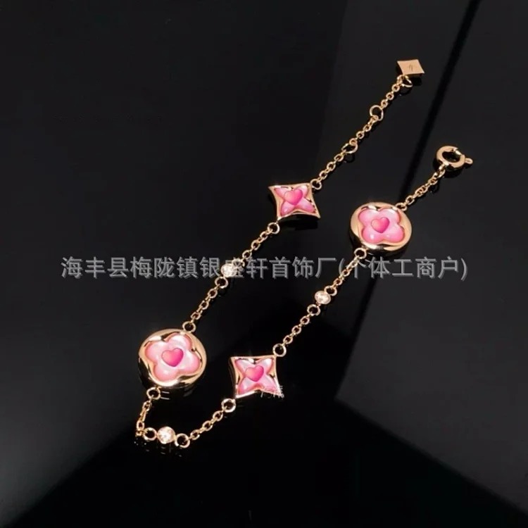 Diamond-shaped pointed flower round cake bracelet necklace for women high V gold double flower versatile mother-of-pearl pendant factory direct sale