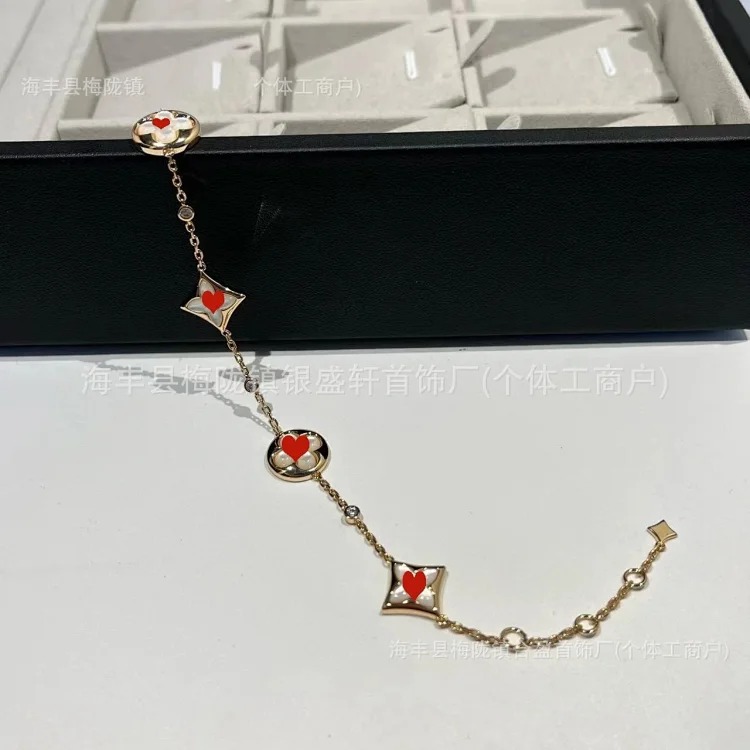 Diamond-shaped pointed flower round cake bracelet necklace for women high V gold double flower versatile mother-of-pearl pendant factory direct sale