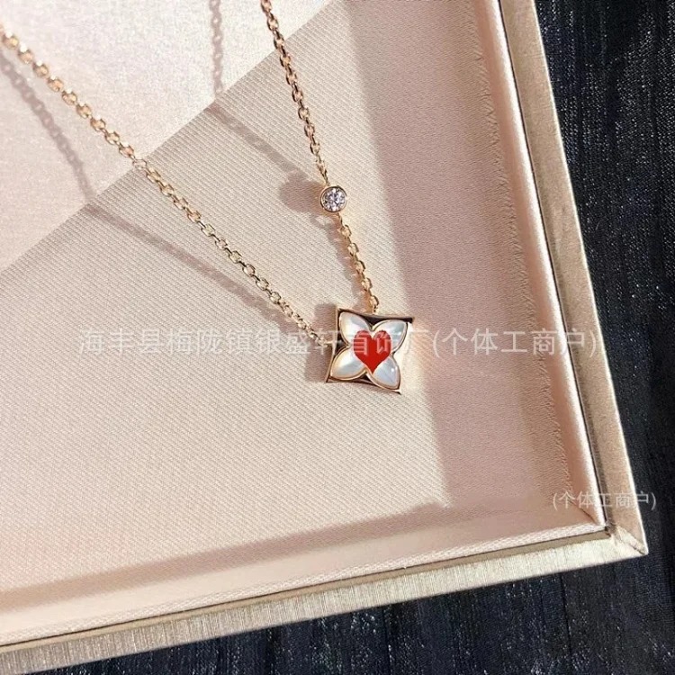 Diamond-shaped pointed flower round cake bracelet necklace for women high V gold double flower versatile mother-of-pearl pendant factory direct sale