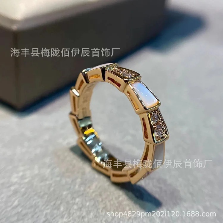 Baojia light luxury white mother-of-pearl ring women's niche design 18K rose gold high-end diamond fashion snake bone ring