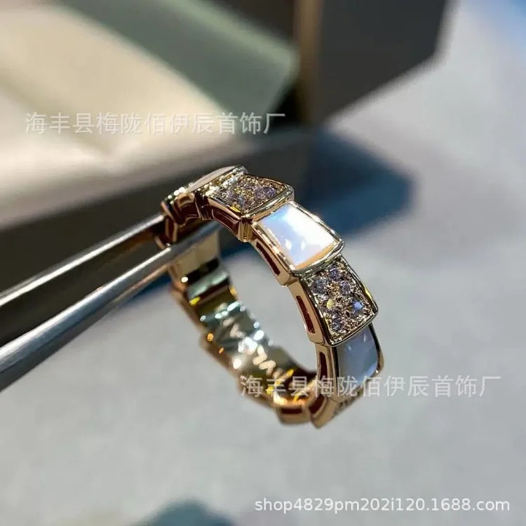 Baojia light luxury white mother-of-pearl ring women's niche design 18K rose gold high-end diamond fashion snake bone ring